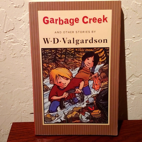 🌻Garbage Creek by W.D. Valgardson Children's Chapter Paperback Book - Picture 1 of 4